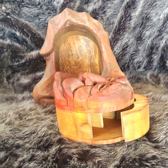 VINTAGE 1980'S FOLK ART HAND CARVED AND CRAFTED WOODEN FACE TRINKET BOX - Picture 8 of 9